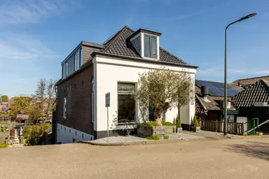 173m2 house to rent for 1950€/month in Lekdijk 156, Ammerstol