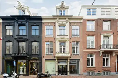60m2 apartment to rent for 3250€/month in Pieter Cornelisz. Hooftstraat 17, Amsterdam