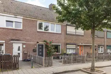 100m2 house to rent for 1250€/month in Hendrik van Veldekestraat 93, Heerlen