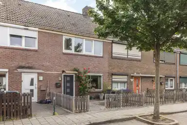 100m2 house to rent for 1250€/month in Hendrik van Veldekestraat, Heerlen