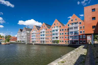 163m2 flat to rent for 2650€/month in Zuiderplantsoen 48, Hoorn