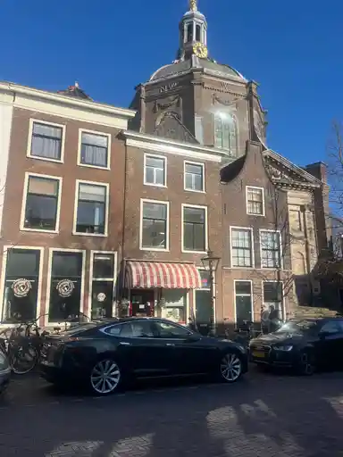 28m2 studio te huur voor 950€/maand in Lange Mare, Leiden