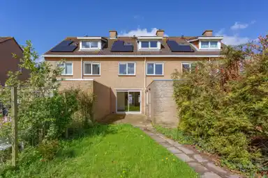 120m2 house to rent for 1700€/month in Charlie Parkerstraat, Almere