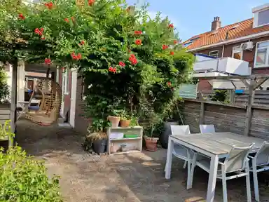 82m2 maison à louer pour 2400€/mois à Gerard Brandtstraat, Leiden