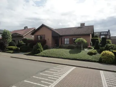 m2 house to rent for 2400€/month in Nieuwenhagerweg 72, Eygelshoven