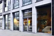 107m2 Appartement à louer pour 2400€/mois à Warmoesstraat 79, Amsterdam