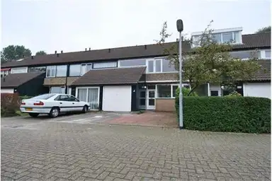 125m2 house to rent for 2700€/month in Populierendreef, Voorburg