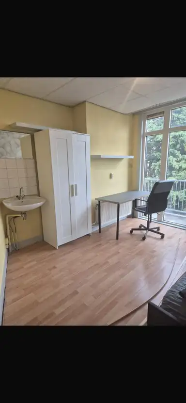 10m2 Chambre à louer pour 1150€/mois à Goeverneurlaan, The Hague