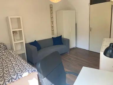 14m2 Kamer te huur voor 807€/maand in Jan van Riebeekstraat, The Hague
