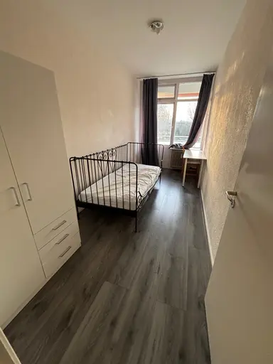 80m2 room to rent for 635€/month in Van der Helmstraat, Rotterdam