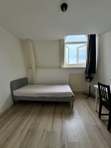 8.5m2 Chambre à louer pour 746€/mois à Papenstraat, Delft