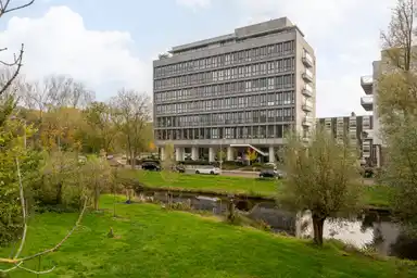 200m2 apartment to rent for 6000€/month in Stadhoudersplantsoen 2, The Hague