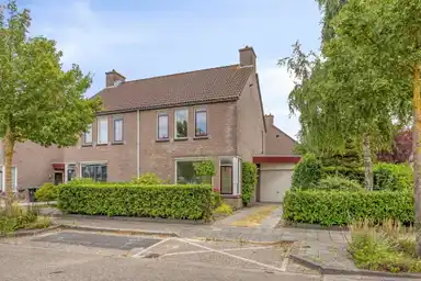 133m2 house to rent for 1400€/month in Martinus Nijhofflaan 70, Kloetinge