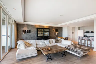 125μ² Διαμέρισμα προς ενοικίαση για 4950€/μήνα σε Kruisplein 1048, Rotterdam