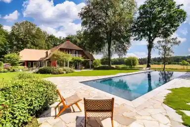 455m2 maison à louer pour 11950€/mois à Valkeveenselaan 40, Huizen