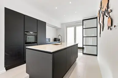 155m2 maison à louer pour 3600€/mois à Marguerite Yourcenarstraat 27, Amsterdam