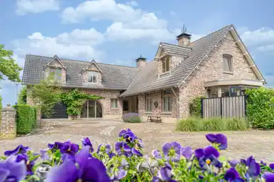 264m2 maison à louer pour 4000€/mois à Heiweg, Echt