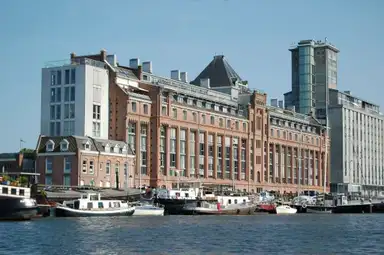 90m2 Appartement à louer pour 2600€/mois à Silodam, Amsterdam