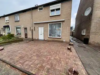 96m2 maison à louer pour 1495€/mois à James Rossstraat 34, Enschede