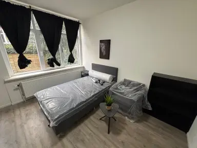 26m2 studio à louer pour 1200€/mois à West-Varkenoordseweg, Rotterdam