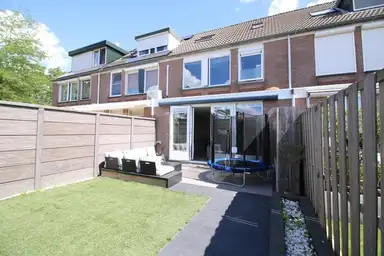 m2 house to rent for 2350€/month in Avelingen, Hendrik-Ido-Ambacht