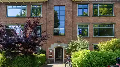80m2 Appartement à louer pour 1450€/mois à Burggravenlaan, Leiden