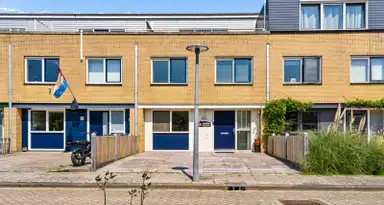 119m2 Haus zur Miete für 2495€/Monat in J. Greshoffstraat, Almere