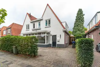 120m2 maison à louer pour 2400€/mois à Hoge Larenseweg 277, Hilversum