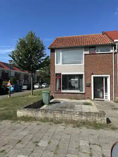 100m2 maison à louer pour 2100€/mois à Deinzestraat, Breda
