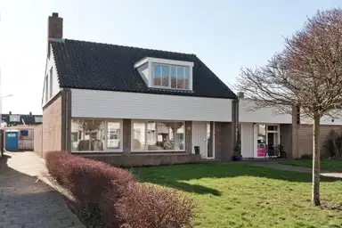 142m2 house to rent for 3000€/month in Hugo de Vriesstraat 44, Aalsmeer