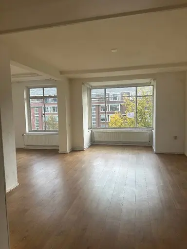 82m2 Appartement à louer pour 1250€/mois à Laan van Meerdervoort, The Hague