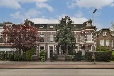 240m2 maison à louer pour 3300€/mois à Zijlweg, Haarlem