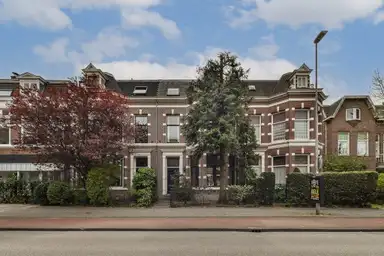 240m2 maison à louer pour 3300€/mois à Zijlweg, Haarlem