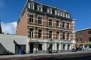 117m2 Appartement à louer pour 2800€/mois à Bankastraat 2, The Hague