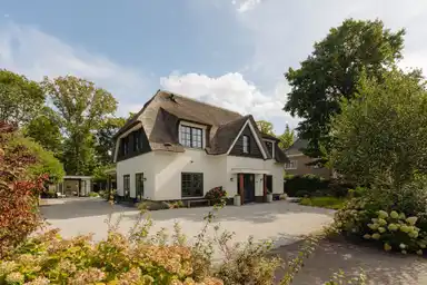286m2 house to rent for 5500€/month in Liduinalaan 9, Noordwijk