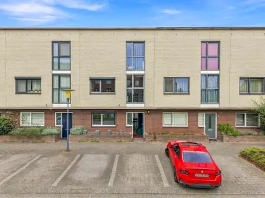 138m2 maison à louer pour 2850€/mois à Hazerswoudestraat, Zoetermeer