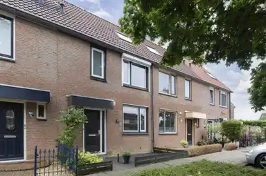 97m2 maison à louer pour 1950€/mois à Hondsrug, Dronten