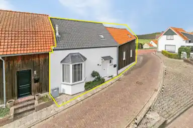 151m2 house to rent for 3200€/month in Dorpsplein, Graauw