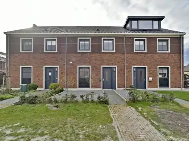 92m2 huis te huur voor 1400€/maand in Balsemien 4, Leek