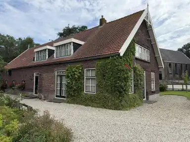 243m2 Casa in affitto per 2950€/mese a Brandwijksedijk, Brandwijk