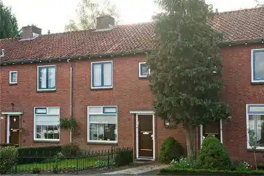 77m2 maison à louer pour 713€/mois à Schipholtstraat 105, Enschede
