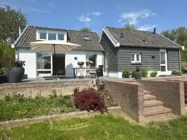 104m2 house to rent for 2295€/month in Waalbandijk, Druten