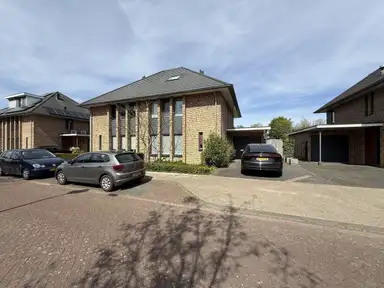 174m2 maison à louer pour 2850€/mois à Rosep, Veldhoven