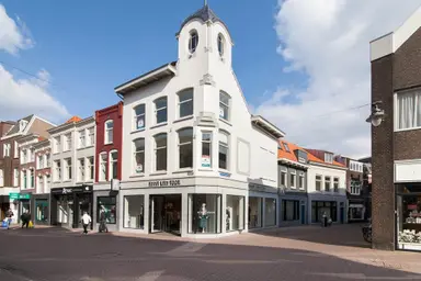 133m2 Appartement à louer pour 2200€/mois à Sint Anthoniestraat 24, Gouda