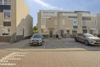134μ² μονοκατοικία προς ενοικίαση για 3300€/μήνα σε Wals 24, Zaandam