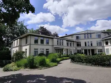132m2 apartment to rent for 2395€/month in Burgemeester Fonteinlaan 1, Huizen
