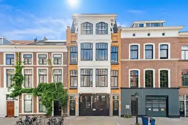 110m2 Appartement à louer pour 2600€/mois à De Ruijterstraat, The Hague