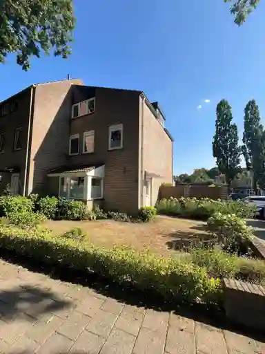 150m2 maison à louer pour 2750€/mois à Berg, Veldhoven