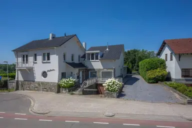 301m2 house to rent for 3500€/month in Toupsbergstraat, Kerkrade