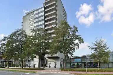 120m2 apartment to rent for 3000€/month in Noordsingel, Leidschendam